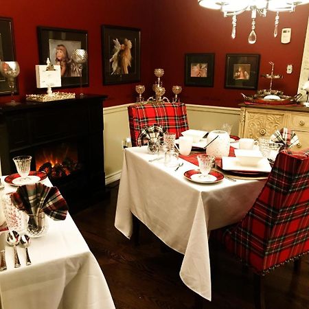 The Tartan House Bed & Breakfast Эйджакс Экстерьер фото